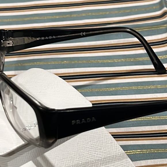 Prada - Picture 4 of 11